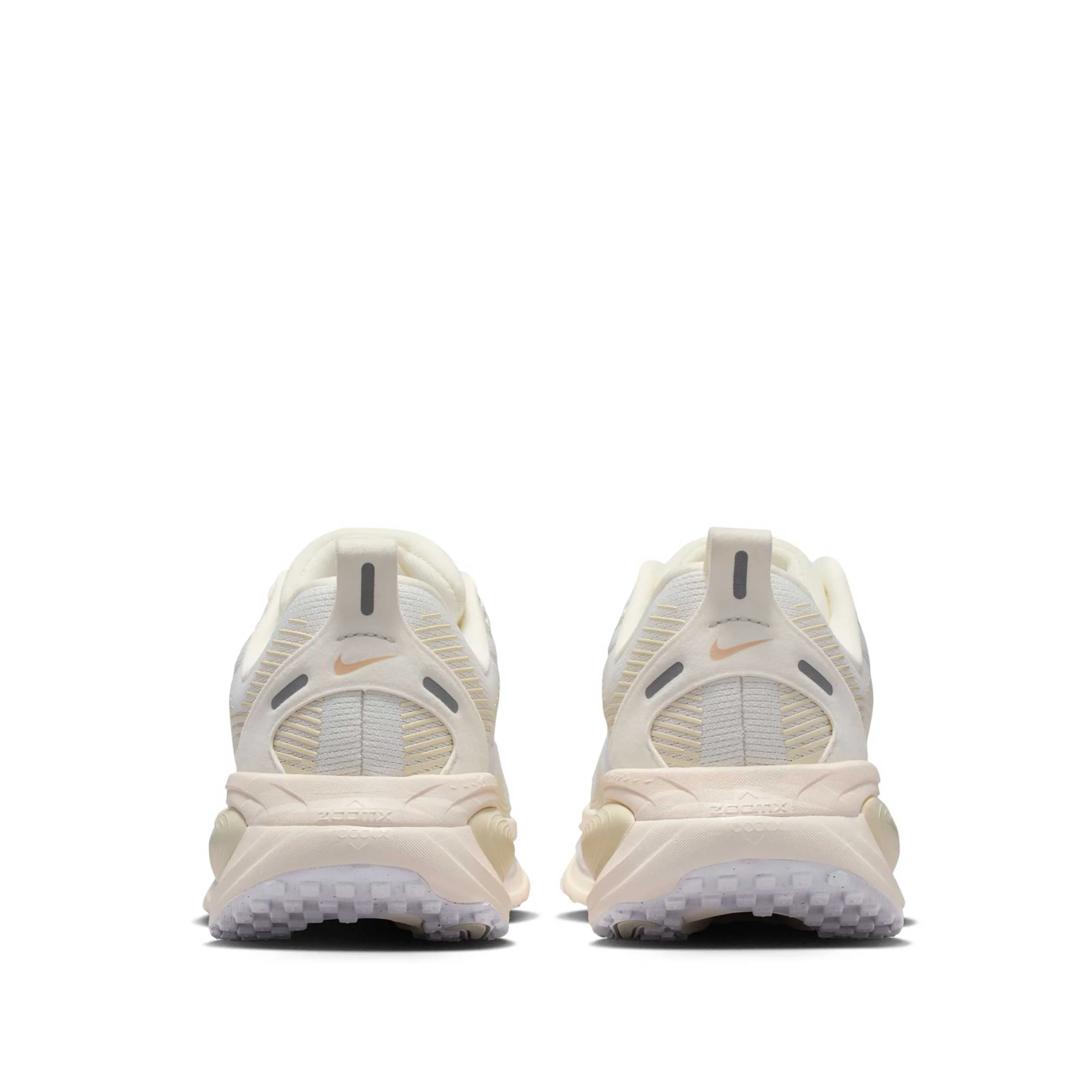 Vomero 18 Ess - Image 3